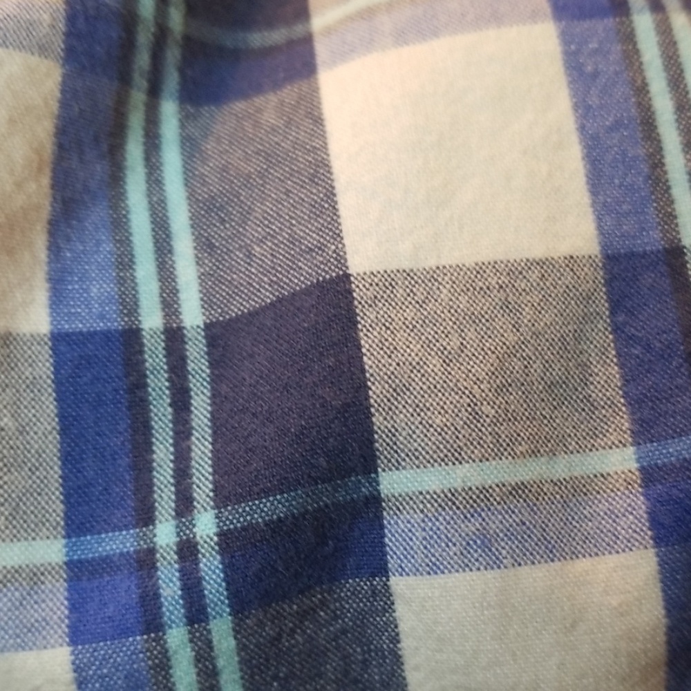 Men'slong sleeve button down dress shirt. - Picture 4 of 4